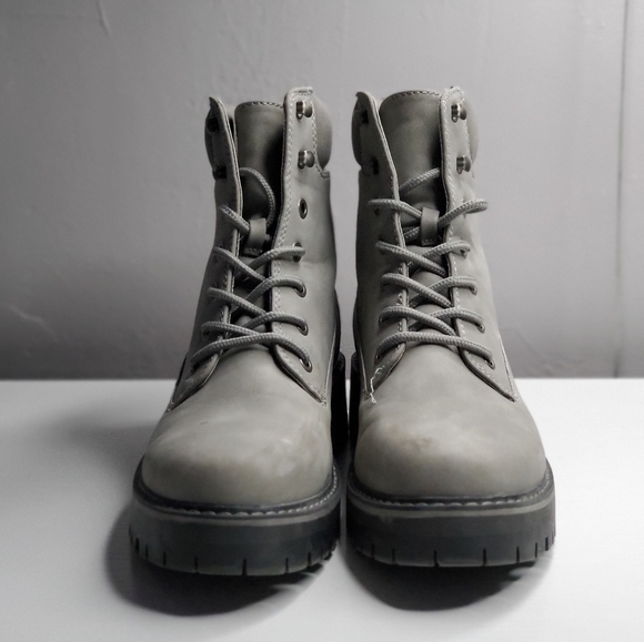 Gray, Cristen, combat boots - Picture 3 of 7